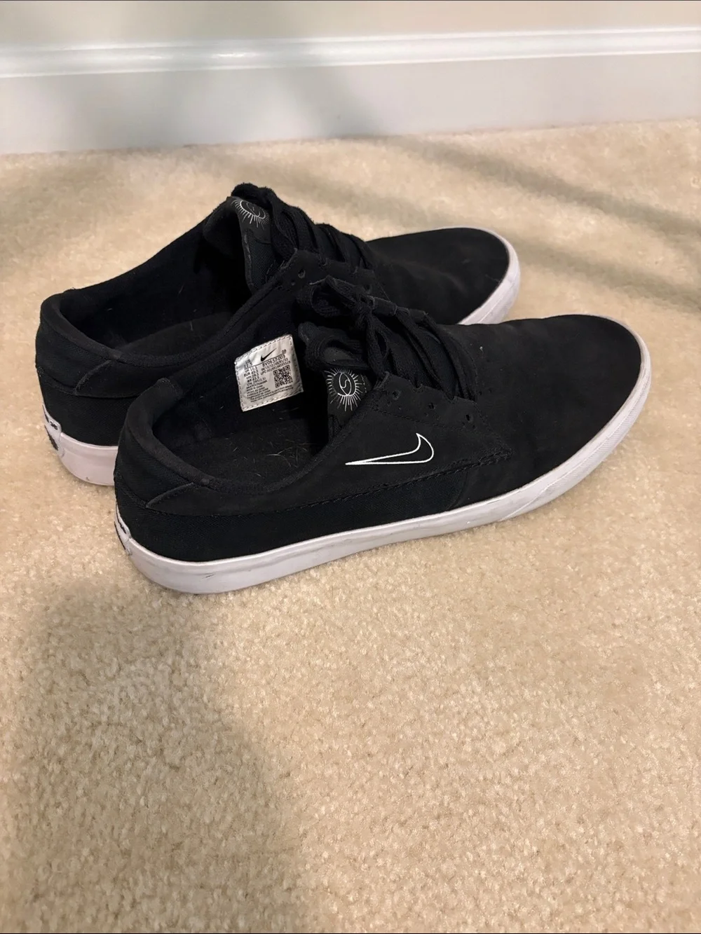 Nike Black and White Low-Top Men's Sneakers